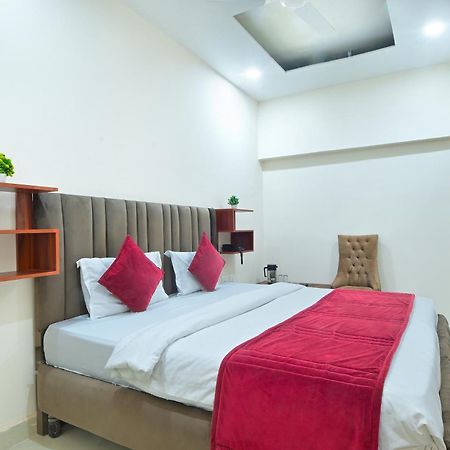 Chowdhry Tourist Lodge - New Delhi Railway Station - 2 Minutes Walk Esterno foto