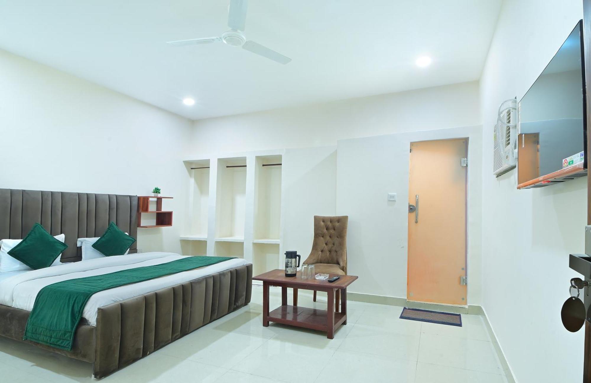 Chowdhry Tourist Lodge - New Delhi Railway Station - 2 Minutes Walk Esterno foto