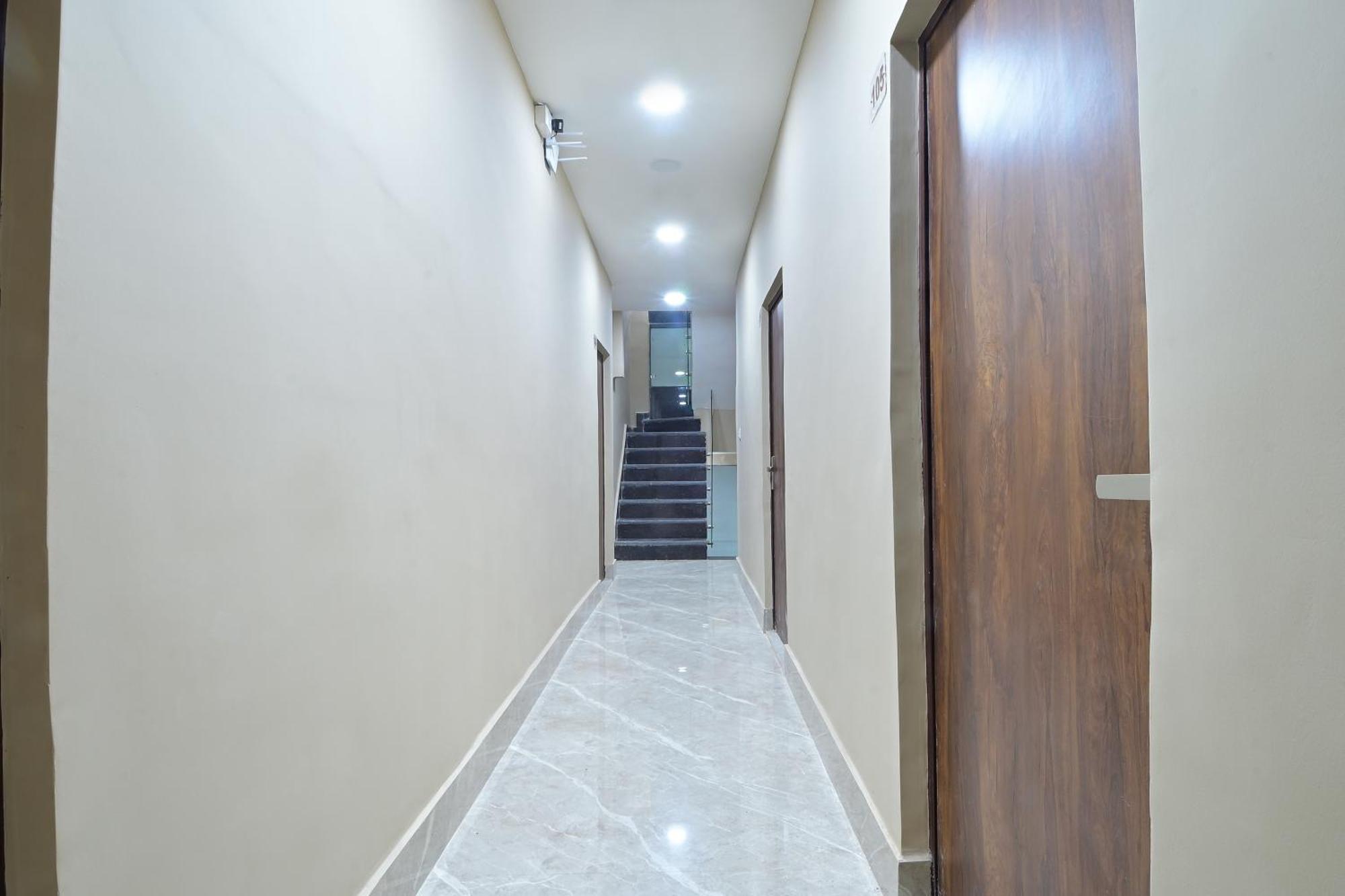 Chowdhry Tourist Lodge - New Delhi Railway Station - 2 Minutes Walk Esterno foto