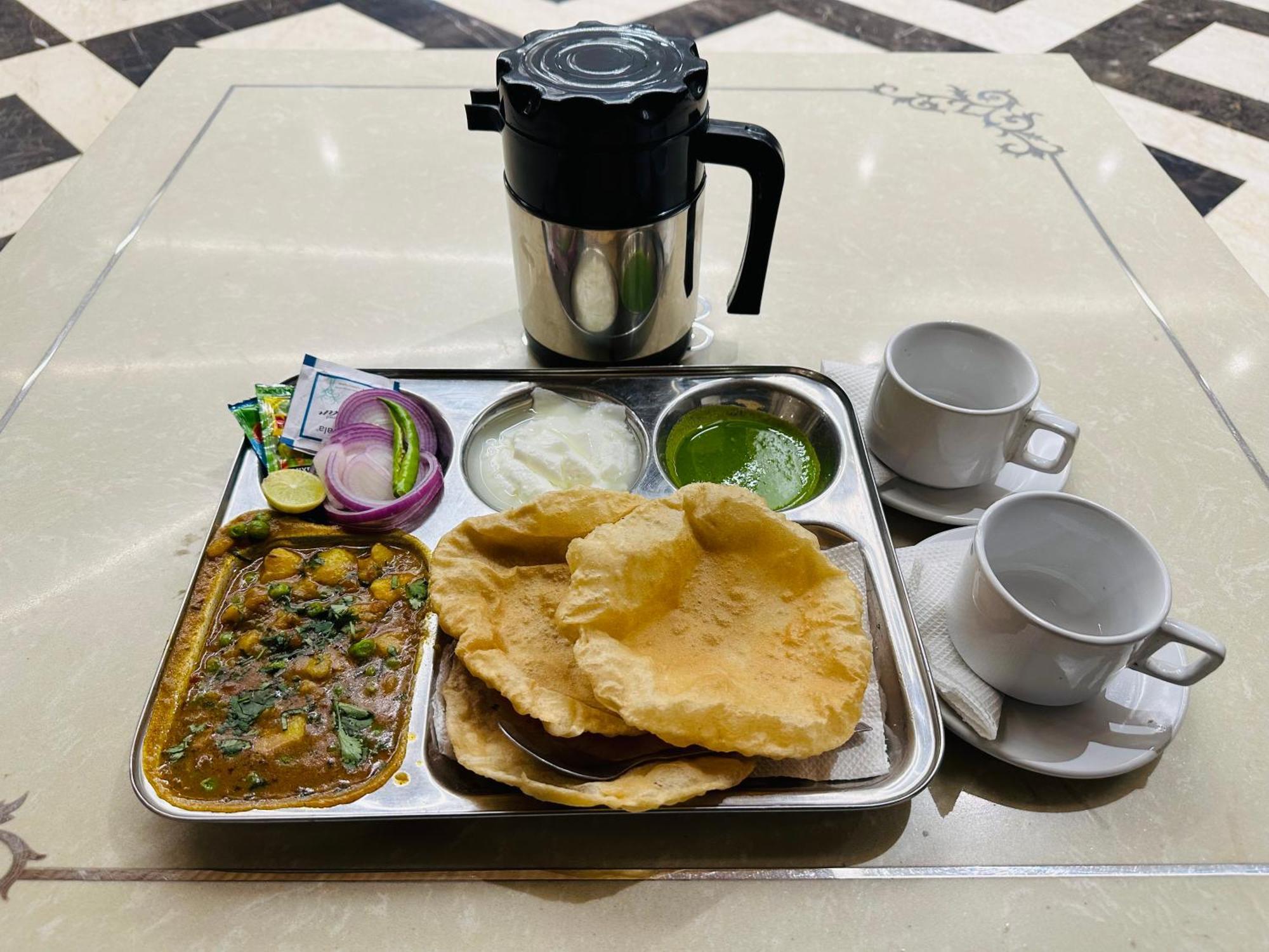 Chowdhry Tourist Lodge - New Delhi Railway Station - 2 Minutes Walk Esterno foto