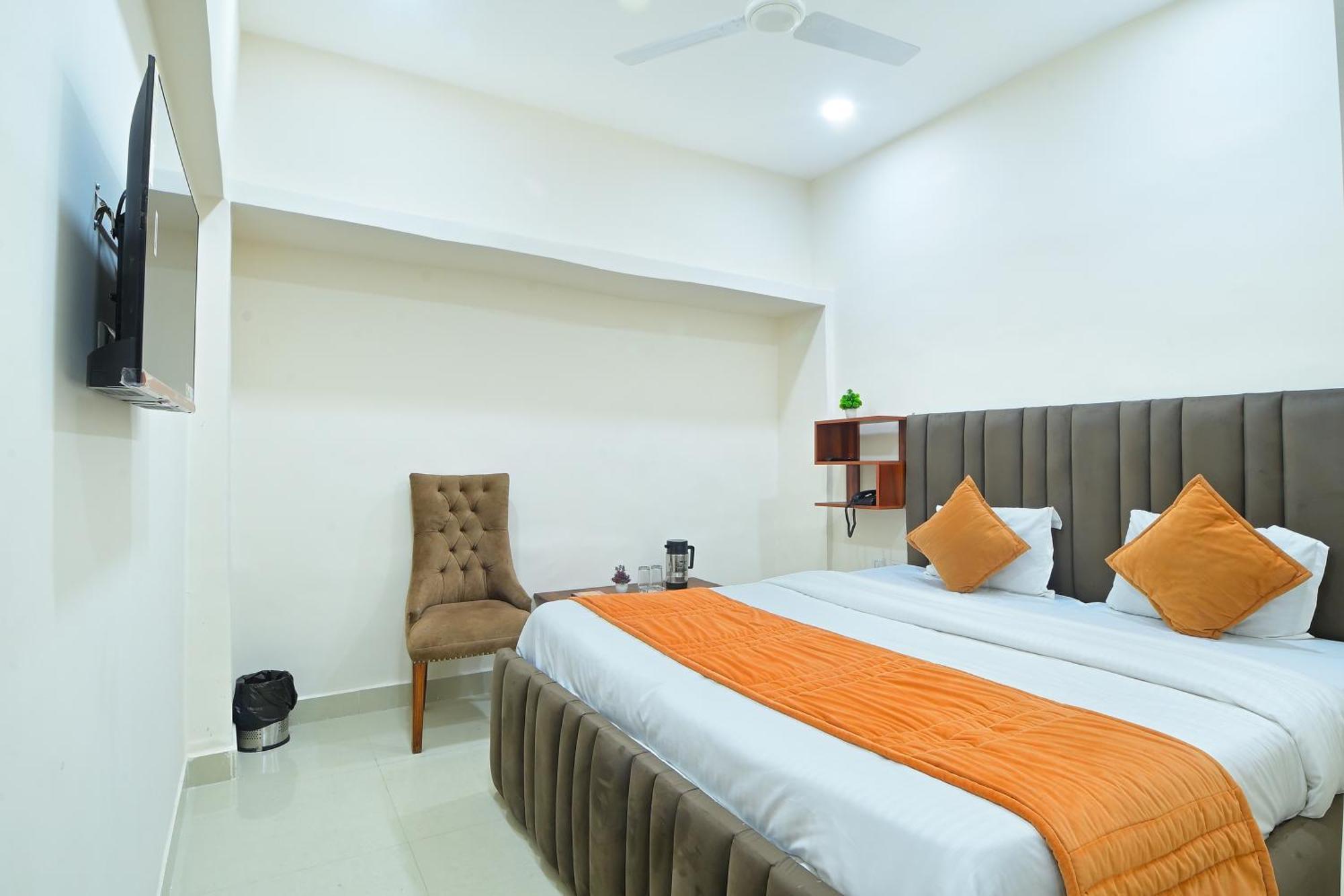 Chowdhry Tourist Lodge - New Delhi Railway Station - 2 Minutes Walk Esterno foto