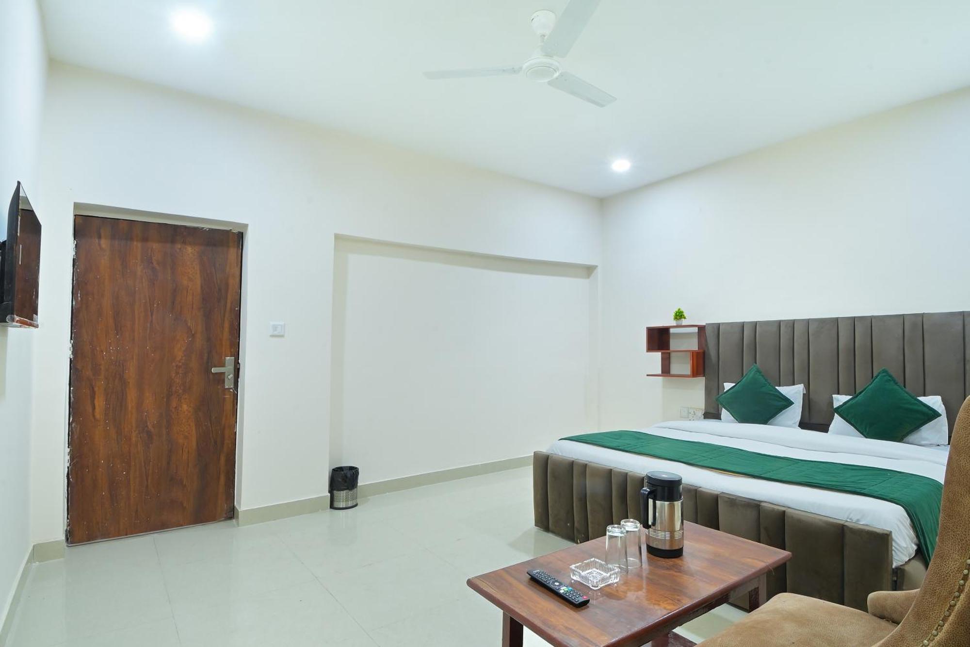 Chowdhry Tourist Lodge - New Delhi Railway Station - 2 Minutes Walk Esterno foto