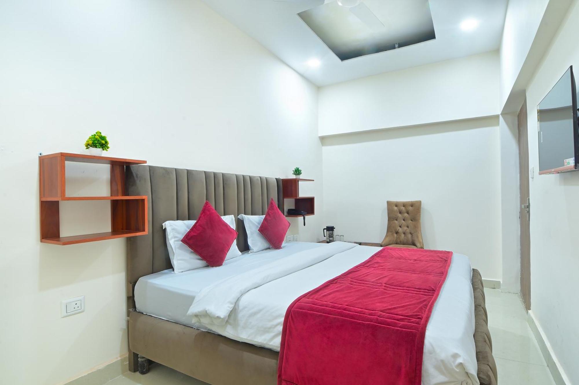 Chowdhry Tourist Lodge - New Delhi Railway Station - 2 Minutes Walk Esterno foto