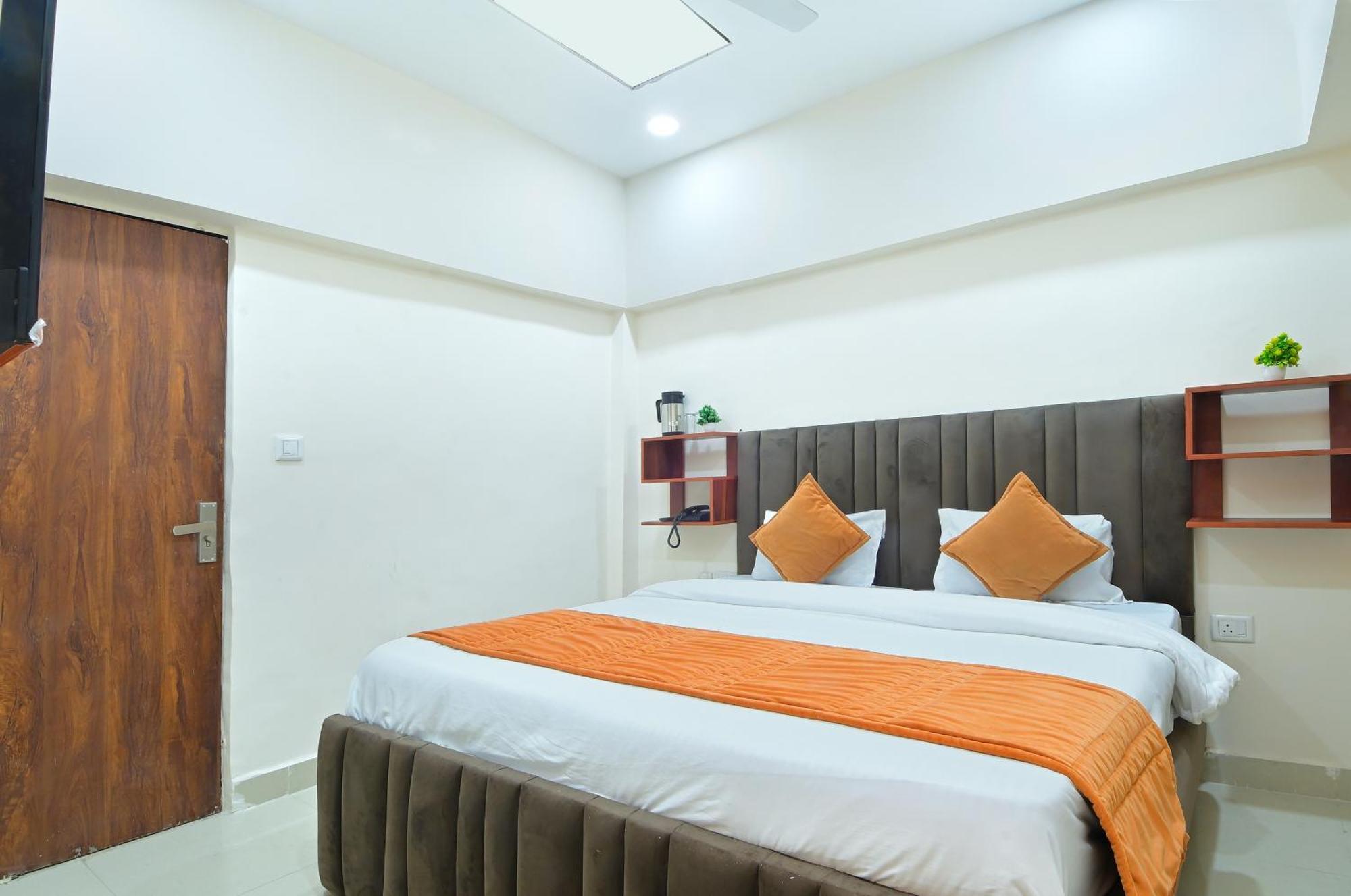 Chowdhry Tourist Lodge - New Delhi Railway Station - 2 Minutes Walk Esterno foto