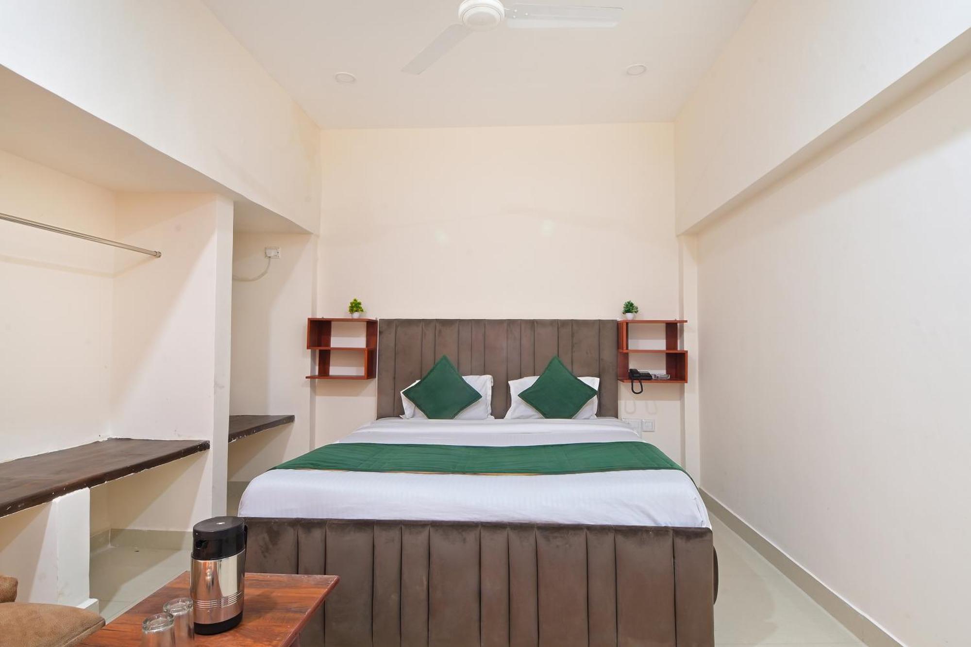 Chowdhry Tourist Lodge - New Delhi Railway Station - 2 Minutes Walk Esterno foto