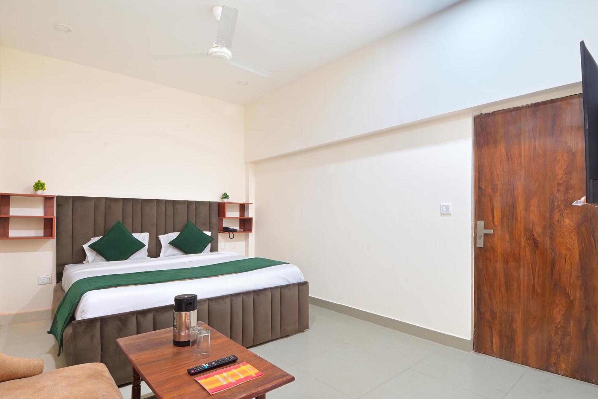 Chowdhry Tourist Lodge - New Delhi Railway Station - 2 Minutes Walk Esterno foto