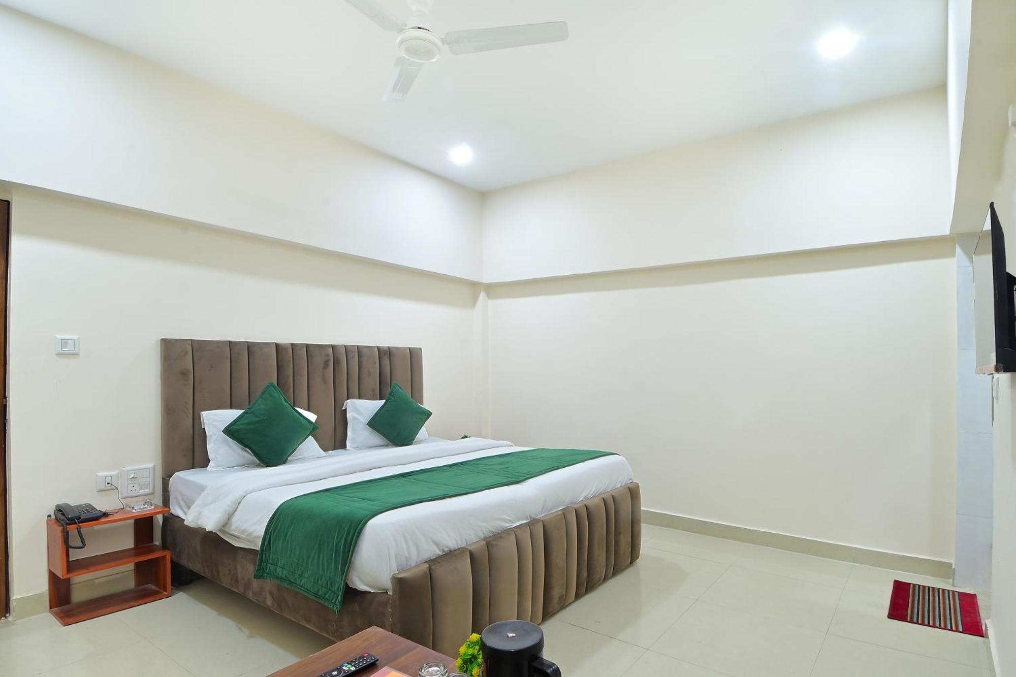Chowdhry Tourist Lodge - New Delhi Railway Station - 2 Minutes Walk Esterno foto