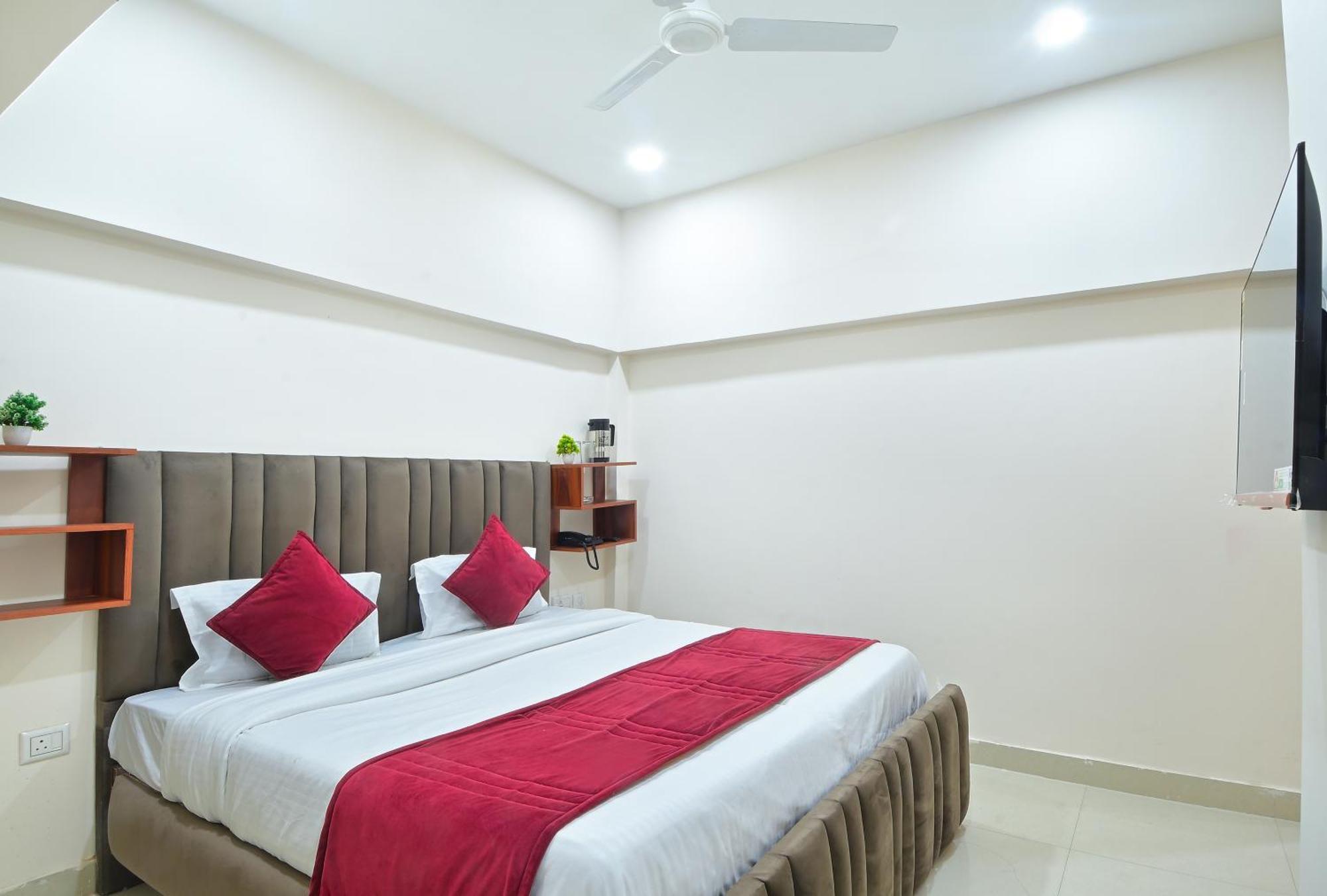 Chowdhry Tourist Lodge - New Delhi Railway Station - 2 Minutes Walk Esterno foto