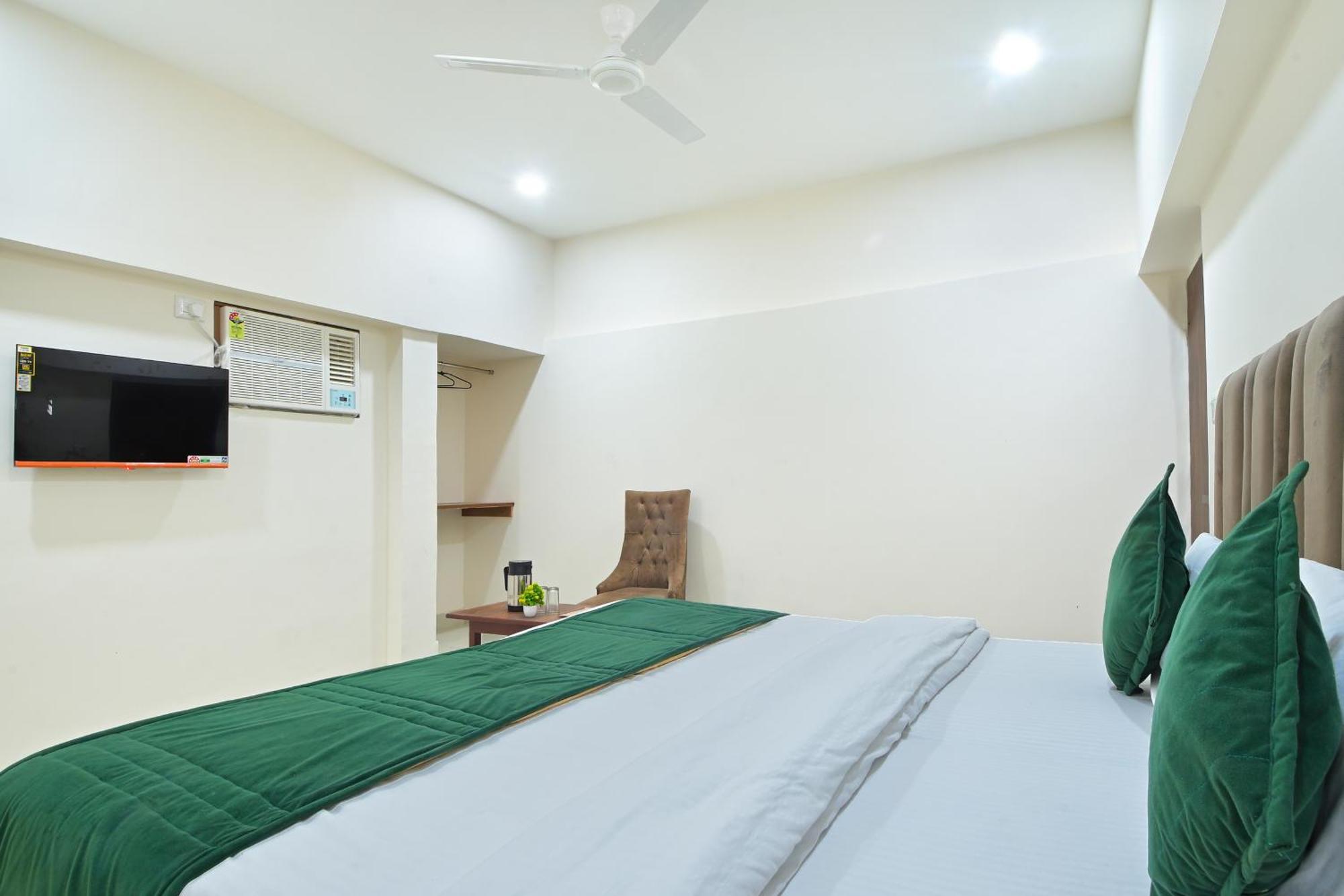Chowdhry Tourist Lodge - New Delhi Railway Station - 2 Minutes Walk Esterno foto
